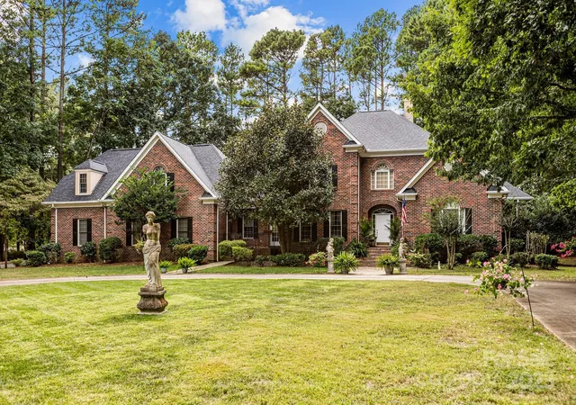 Photo 1 of Single family home for sale at 115 W Glenview Dr, Salisbury, NC 28147 | MLS# 4301352 | Listing updated on 2026-07-15
