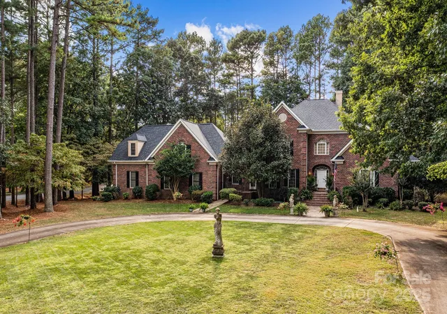 Photo 3 of Single family home for sale at 115 W Glenview Dr, Salisbury, NC 28147 | MLS# 4301352 | Listing updated on 2026-07-15