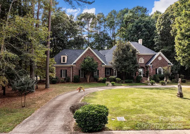 Photo 3 of Single family home for sale at 115 W Glenview Dr, Salisbury, NC 28147 | MLS# 4301352 | Listing updated on 2026-07-15