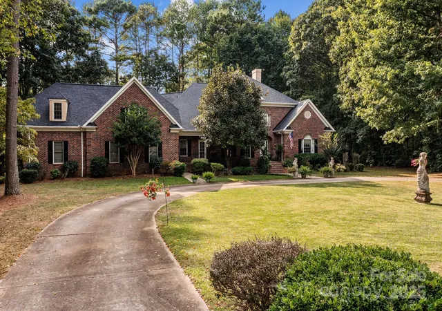 Photo 4 of Single family home for sale at 115 W Glenview Dr, Salisbury, NC 28147 | MLS# 4301352 | Listing updated on 2026-07-15
