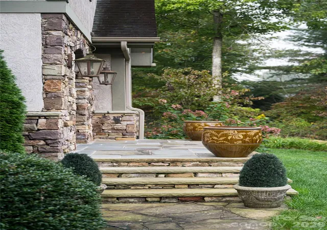 Photo 4 of Single family home for sale at 53 Cedar Hl Dr, Asheville, NC 28803 | MLS# 4301741 | Listing updated on 2026-08-31