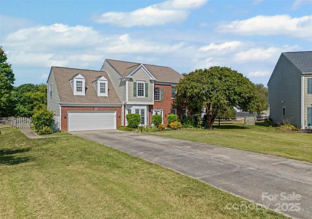 Photo 2 of Single family home for sale at 5899 Crimson Oak Ct, Harrisburg, NC 28075 | MLS# 4302155 | Listing updated on 2026-09-26