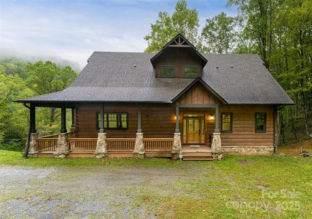 Photo 3 of Single family home for sale at 635 Whisper Mountain Dr, Leicester, NC 28748 | MLS# 4302796 | Listing updated on 2026-09-03