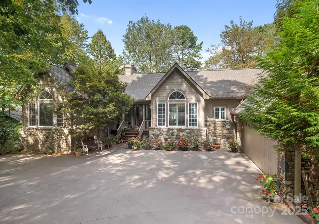 Photo 4 of Single family home for sale at 98 Taladu Ct, Brevard, NC 28712 | MLS# 4302886 | Listing updated on 2026-07-02