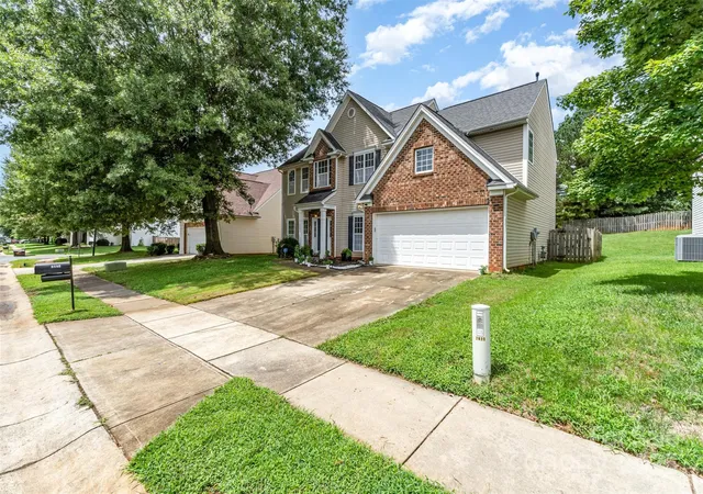 2nd image of 2823 Oakdale Pasture Dr, Charlotte, NC 28216 | MLS# 4303288