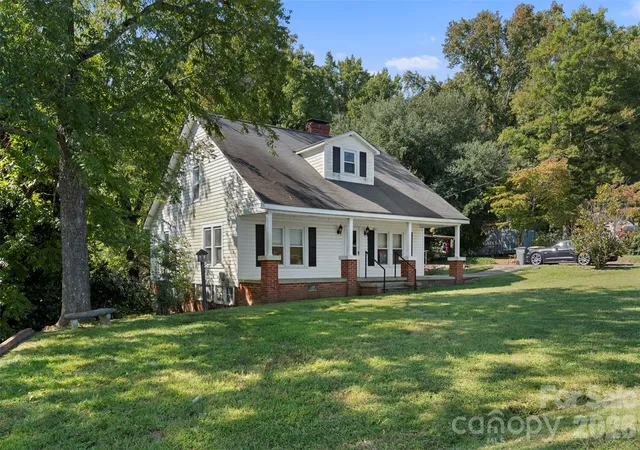 Photo 3 of Single family home for sale at 4601 Mooresville Rd, Kannapolis, NC 28081 | MLS# 4303506 | Listing updated on 2026-10-05