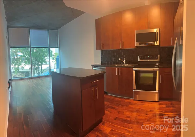 3rd image of 210 N Church St #1105, Charlotte, NC 28202 | MLS# 4304149