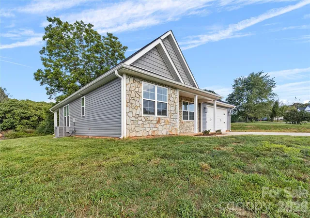 Photo 2 of Single family home for sale at 160 Tranquility Ln, Harmony, NC 28634 | MLS# 4304351 | Listing updated on 2026-08-22