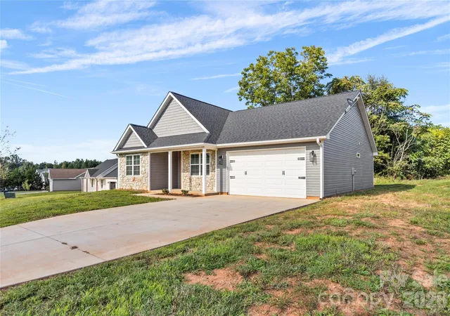 Photo 4 of Single family home for sale at 160 Tranquility Ln, Harmony, NC 28634 | MLS# 4304351 | Listing updated on 2026-08-22