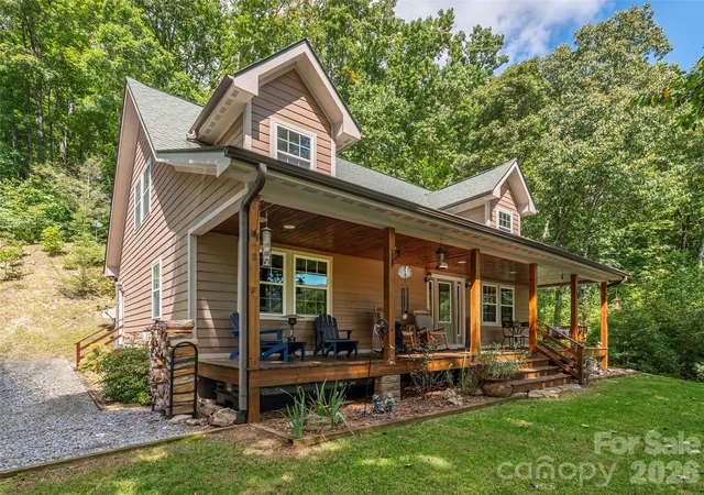 Photo 2 of Single family home for sale at 27 Little Roundtop Rd, Clyde, NC 28721 | MLS# 4304468 | Listing updated on 2026-09-29