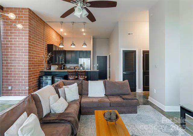 4th image of 710 W Trade St #701, Charlotte, NC 28202 | MLS# 4304534
