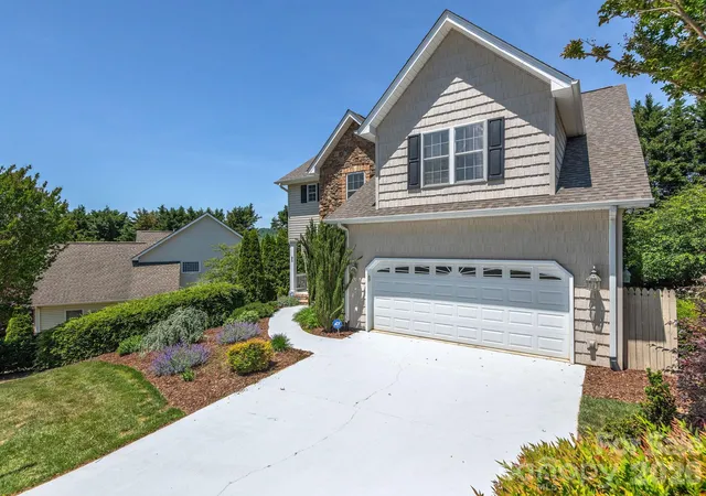 Photo 3 of Single family home for sale at 95 Driftstone Cir, Arden, NC 28704 | MLS# 4304837 | Listing updated on 2026-08-26