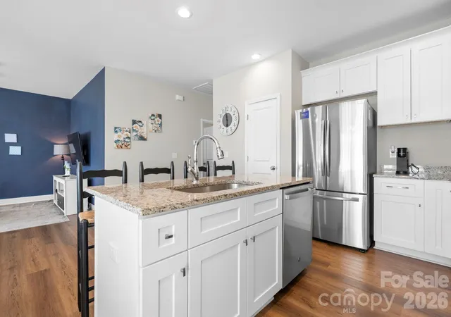 Photo 4 of Single family home for sale at 402 2Nd St Sw, Hickory, NC 28602 | MLS# 4304889 | Listing updated on 2026-09-28