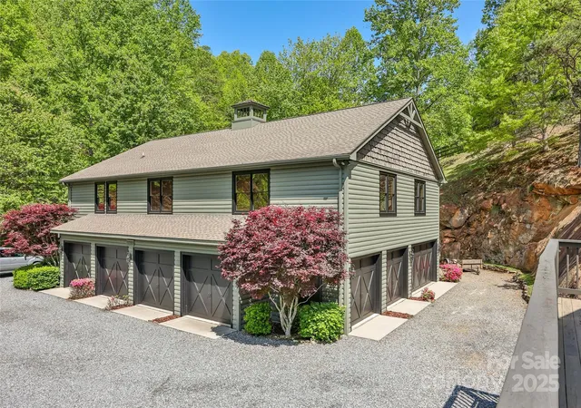 Photo 5 of Single family home for sale at 1283 Leafstone Cir, Sylva, NC 28779 | MLS# 4305776 | Listing updated on 2026-04-30