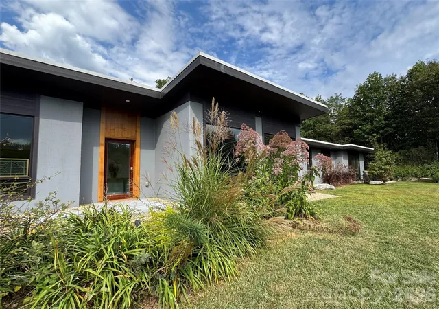 Photo 1 of Single family home for sale at 17 Fig Tree Ln, Asheville, NC 28803 | MLS# 4305834 | Listing updated on 2026-10-08