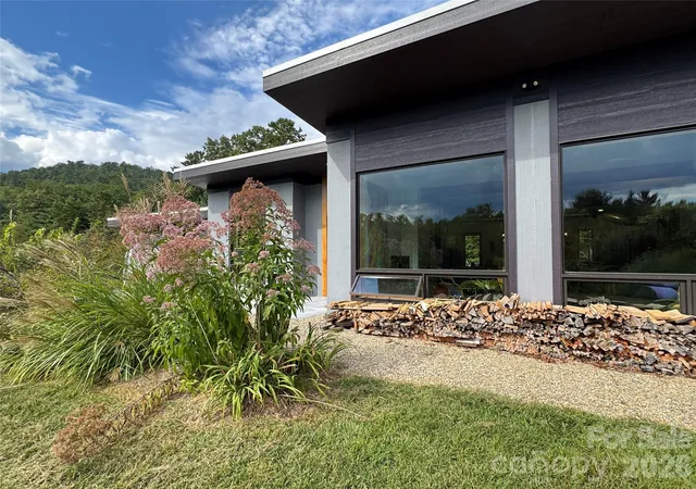 Photo 2 of Single family home for sale at 17 Fig Tree Ln, Asheville, NC 28803 | MLS# 4305834 | Listing updated on 2026-10-08