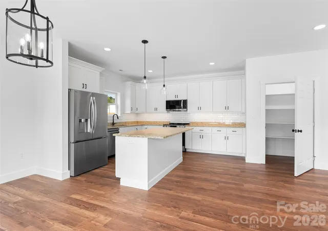 Listing Photo 5 - Condo for sale in building located at 11 Riemar Ln, Waynesville, NC 28786