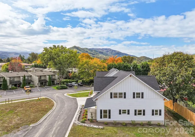 Photo 4 of Townhouse for sale at 15 Riemar Ln, Waynesville, NC 28786 | MLS# 4306144 | Listing updated on 2026-10-08