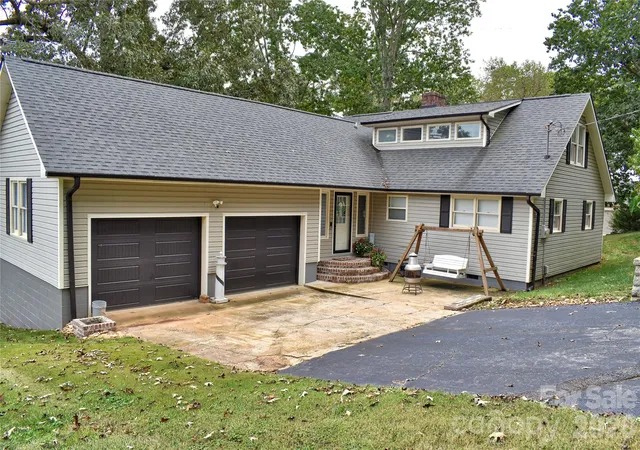 Homes for sale in Badin Lake, NC | 117 Sunrise Pt, Badin Lake, NC 28127 | MLS# 4306382
