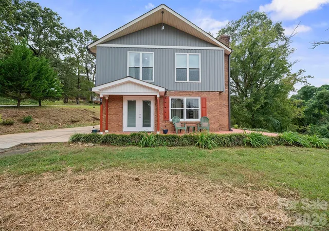 Homes for sale in Lincolnton, NC | 801 N Grove St, Lincolnton, NC 28092 | MLS# 4306800