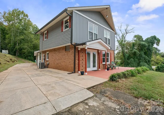 Homes for sale in Lincolnton, NC | 801 N Grove St, Lincolnton, NC 28092 | MLS# 4306800