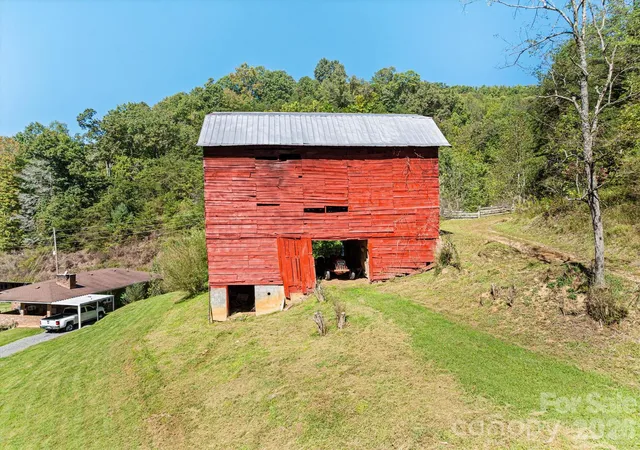 Photo 4 of Single family home for sale at 1623 Ammons Branch Rd, Marshall, NC 28753 | MLS# 4307032 | Listing updated on 2026-10-17