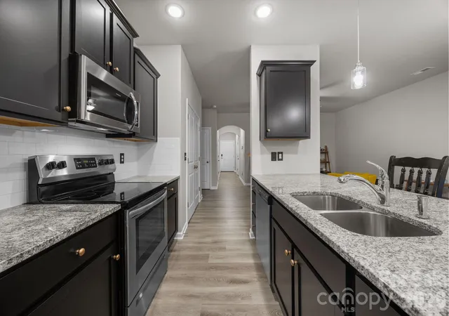 3rd image of 8105 Alderton Ln, Charlotte, NC 28215 | MLS# 4307663