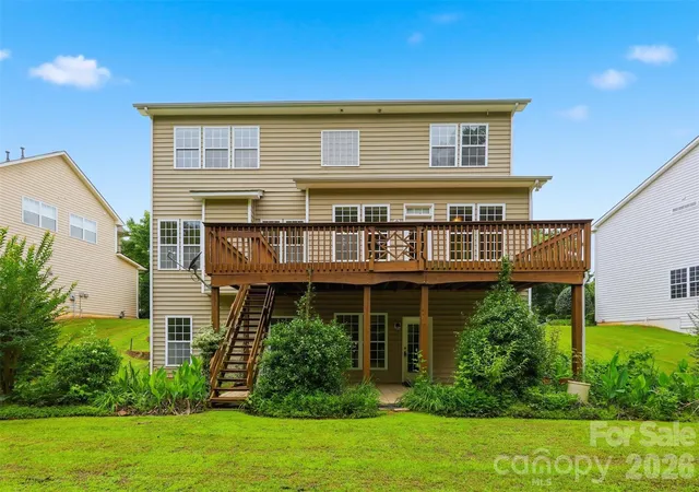Photo 3 of Single family home for sale at 878 Treasure Ct, Fort Mill, SC 29708 | MLS# 4307682 | Listing updated on 2026-10-16