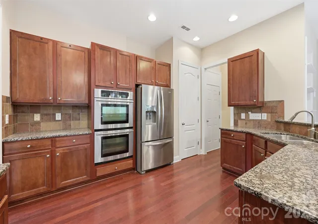 Photo 3 of Single family home for sale at 878 Treasure Ct, Fort Mill, SC 29708 | MLS# 4307682 | Listing updated on 2026-10-16