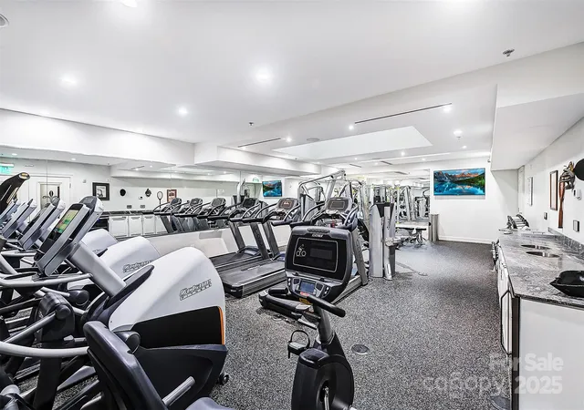 2nd image of 127 N Tryon St, Charlotte, NC 28202