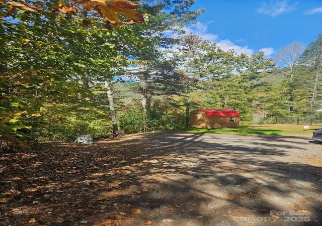Photo 4 of Single family home for sale at 493 Spring Hl Rd, Bakersville, NC 28705 | MLS# 4308372 | Listing updated on 2026-09-24