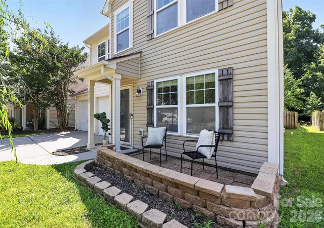 3rd image of 15705 Lakepoint Forest Dr, Charlotte, NC 28278 | MLS# 4308712