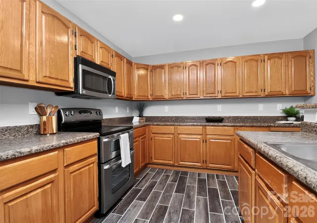 4th image of 15705 Lakepoint Forest Dr, Charlotte, NC 28278 | MLS# 4308712