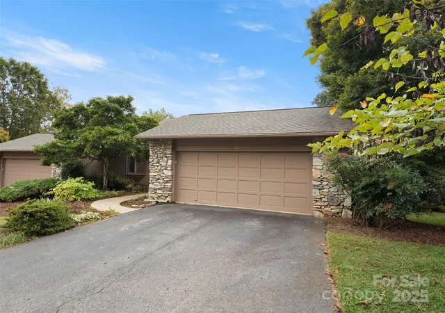 Photo 2 of Condo for sale at 5 Ridge Ter, Asheville, NC 28804 | MLS# 4308830 | Listing updated on 2026-09-27