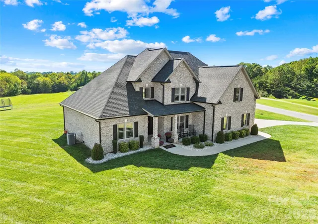 Photo 3 of Single family home for sale at 895 Oak Ridge Farms Cir, Newton, NC 28658 | MLS# 4309277 | Listing updated on 2026-09-19