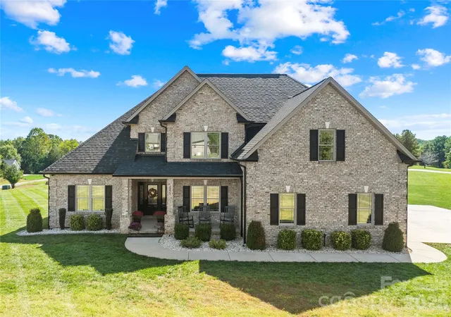 Photo 3 of Single family home for sale at 895 Oak Ridge Farms Cir, Newton, NC 28658 | MLS# 4309277 | Listing updated on 2026-09-19