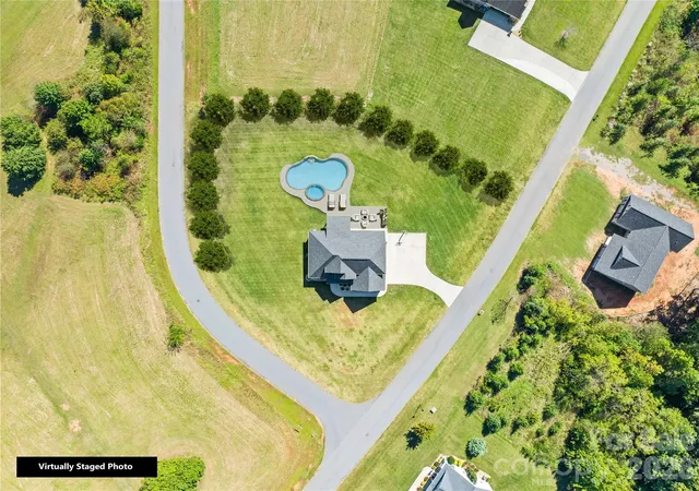 Photo 4 of Single family home for sale at 895 Oak Ridge Farms Cir, Newton, NC 28658 | MLS# 4309277 | Listing updated on 2026-09-19