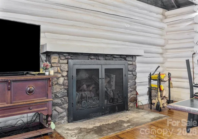 Photo 4 of Single family home for sale at 1196 N Country Club Rd, Brevard, NC 28712 | MLS# 4309337 | Listing updated on 2026-10-17