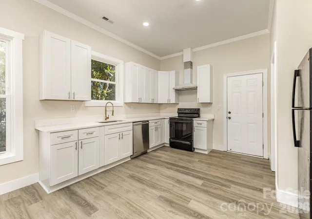 Photo 2 of Single family home for sale at 1205 S Lafayette St, Shelby, NC 28152 | MLS# 4309488 | Listing updated on 2026-10-03