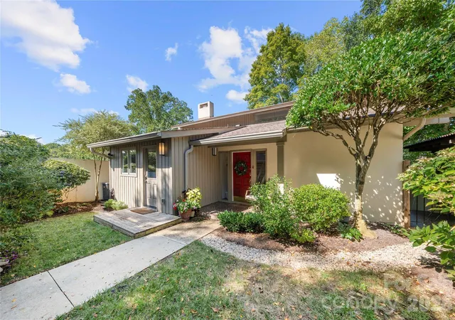 Photo 2 of Single family home for sale at 12 Cove Rd, Clover, SC 29710 | MLS# 4309683 | Listing updated on 2026-10-08