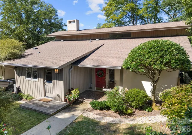 Photo 3 of Single family home for sale at 12 Cove Rd, Clover, SC 29710 | MLS# 4309683 | Listing updated on 2026-09-02