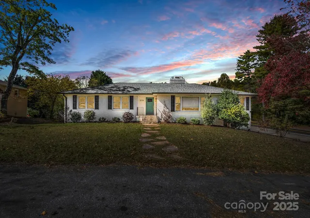 3rd image of 2115 N Stoney View Ct, Hendersonville, NC 28792 | MLS# 4310001