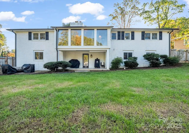 4th image of 2115 N Stoney View Ct, Hendersonville, NC 28792 | MLS# 4310001