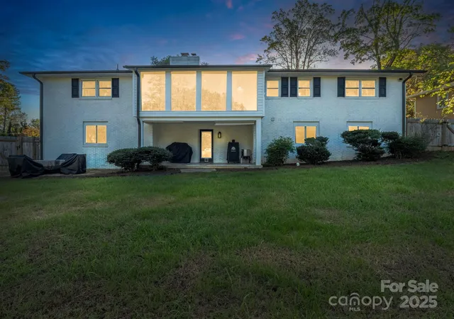 5th image of 2115 N Stoney View Ct, Hendersonville, NC 28792 | MLS# 4310001