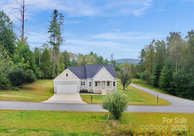 Homes for sale in Hendersonville, NC | 142 Crystal Heights Dr, Hendersonville, NC 28739 | MLS# 4310051
