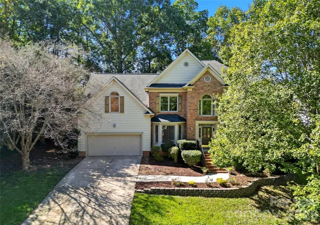 Photo 2 of Single family home for sale at 8016 Painted Pony Ct, Charlotte, NC 28269 | MLS# 4310124 | Listing updated on 2026-10-03