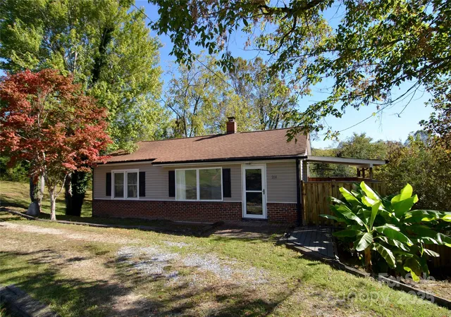 Photo 1 of Single family home for sale at 231 Stroud St, Marion, NC 28752 | MLS# 4310386 | Listing updated on 2026-09-15