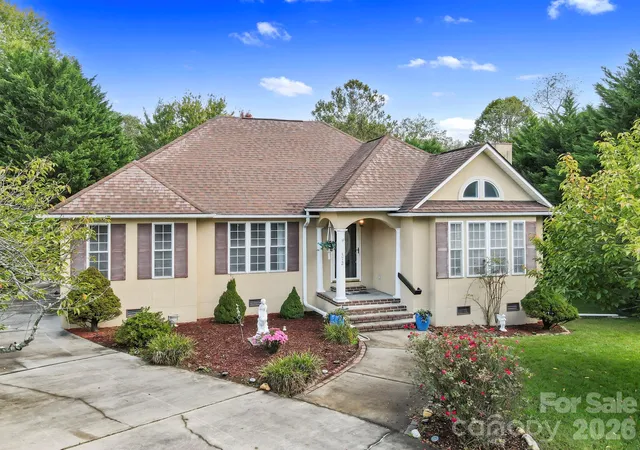 Photo 1 of Single family home for sale at 372 Kingfisher Ln, Mills River, NC 28759 | MLS# 4310639 | Listing updated on 2026-09-26