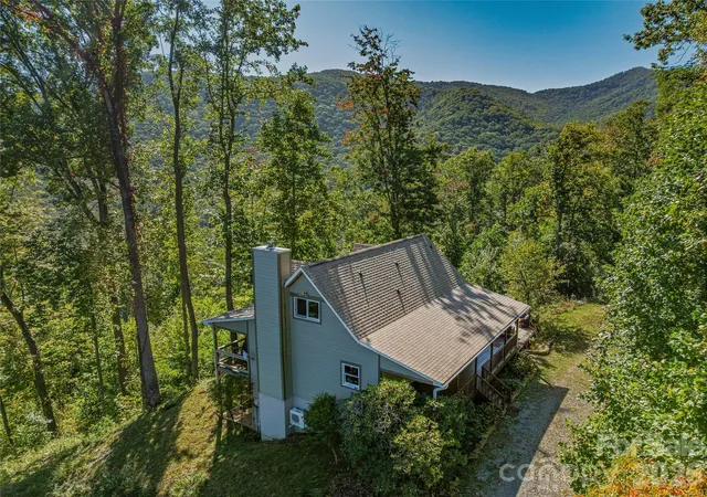 Photo 3 of Single family home for sale at 382 Black Oak Cove Rd, Candler, NC 28715 | MLS# 4310781 | Listing updated on 2026-10-05