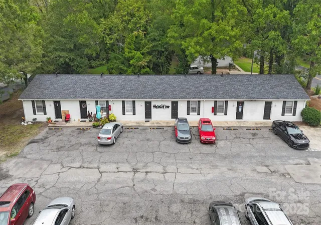 Photo 3 of House for sale at 1616 W 5th Avenue, Gastonia, NC 28052 | MLS# 4310928 | Listing updated on 2026-04-15